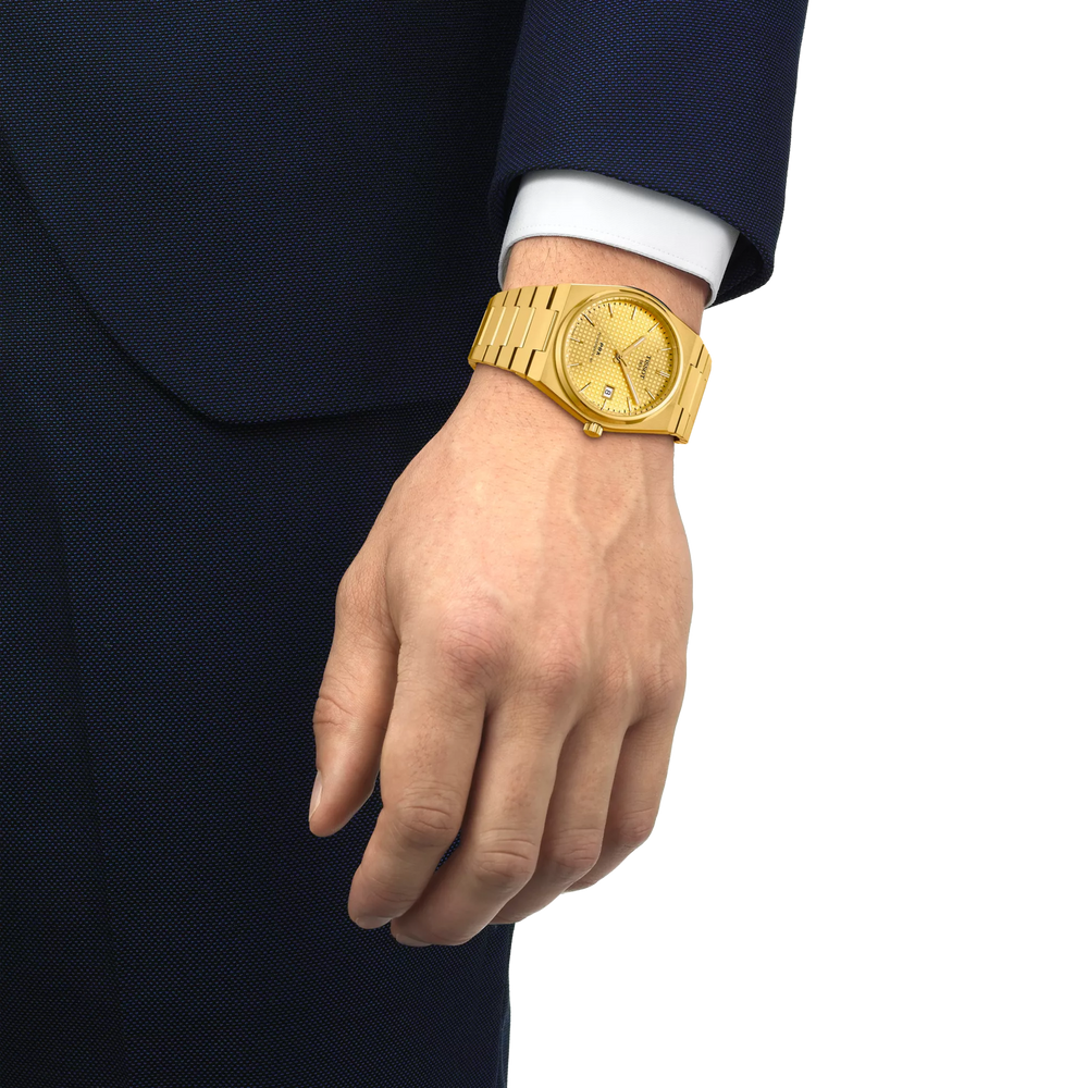 Simulation of the watch Tissot PRX 40mm on a wrist, reference T137.407.33.021.00