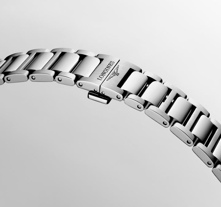 Longines Conquest Quartz L3.750.4.92.6 bracelet detail