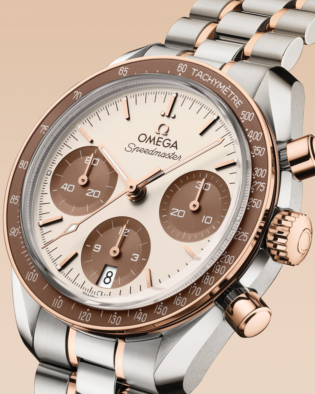 OMEGA Speedmaster 38 mm ivory dial and Sedna gold watch 324.20.38.50.02.002 official view 3