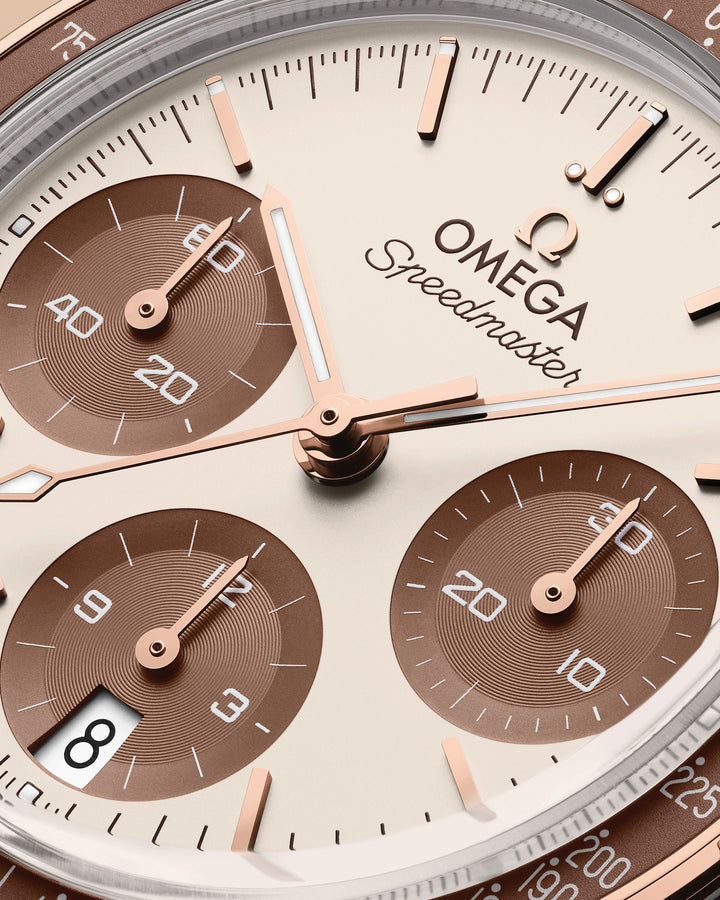 OMEGA Speedmaster 38 mm ivory dial and Sedna gold watch 324.20.38.50.02.002 official view 4